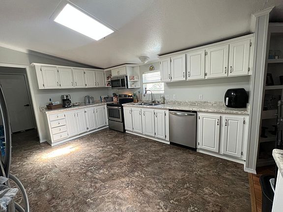 4th image of 8560 Foothills Dr