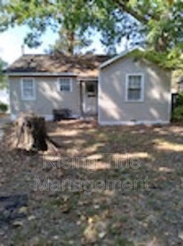 3 bed, 1.0 bath, 936 sqft, $825 — Photo 2