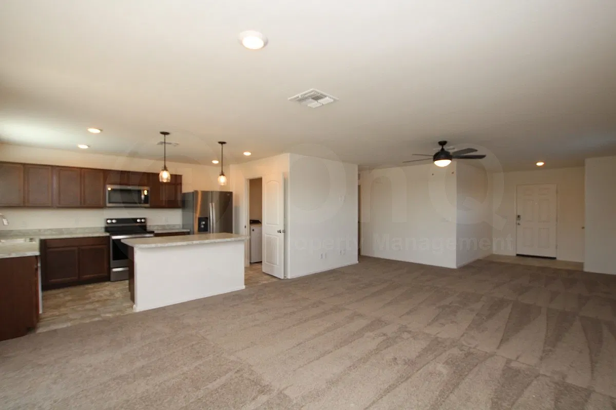 4 bed, 2.0 bath, 1708 sqft, $1,749 — Photo 3