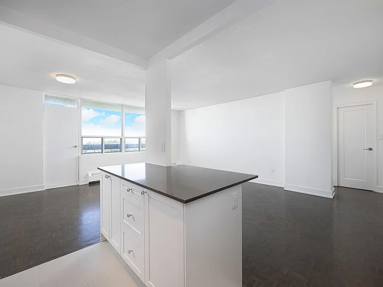 2235-712 Hurontario St #2233 — Photo 6