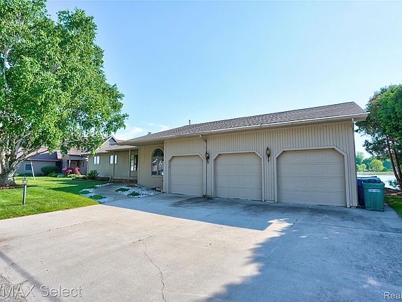 3rd image of 13154 Lake Shore Dr