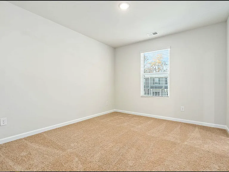 3247 Hamlet Dr — Photo 15