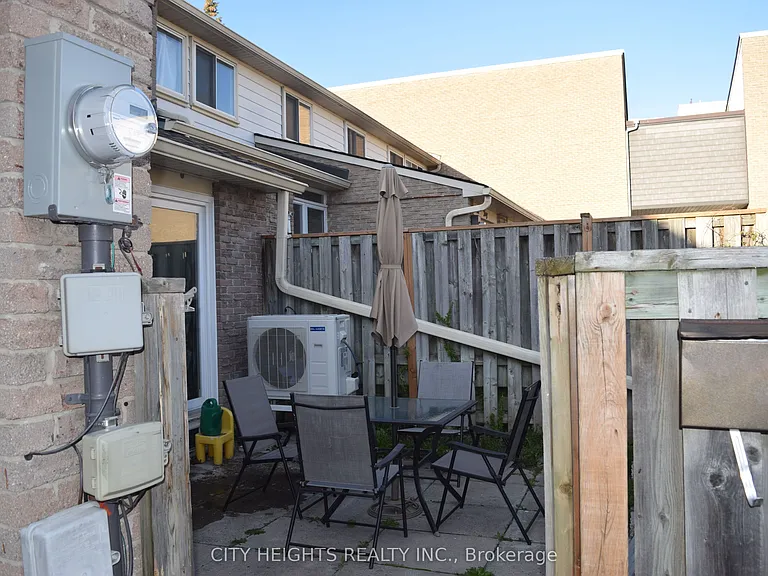 28 Fern Ave — Photo 3