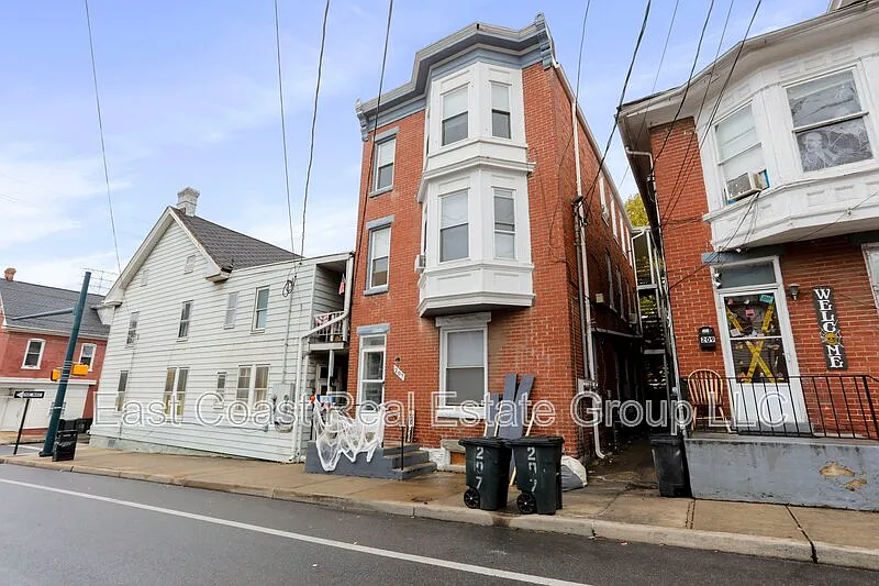 Building Photo - 207 N Mulberry St #3