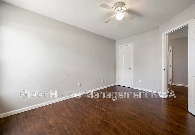 520 Dewberry Ln — Photo 14