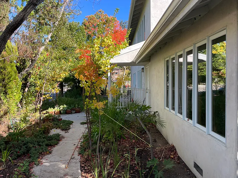 1646 Maple Ave — Photo 18