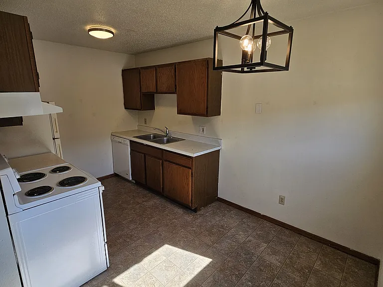 530 5th St E #104 — Photo 6