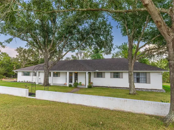 145 Camilla Cir, Bellville, TX 77418