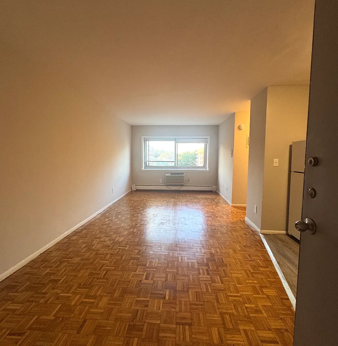 Studio, 500 sqft, $1,675 — Photo 3