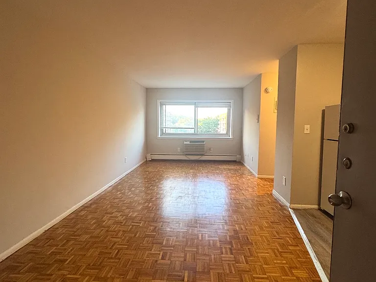 42 Zabriskie St #5 — Photo 3