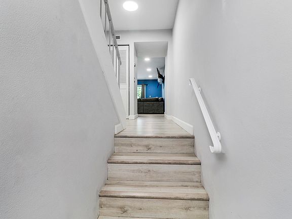 4th image of 384 Golfview Road #D