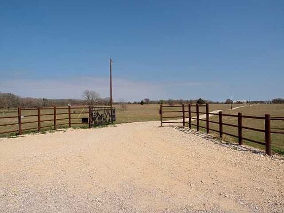 2nd image of 1685 County Road 480
