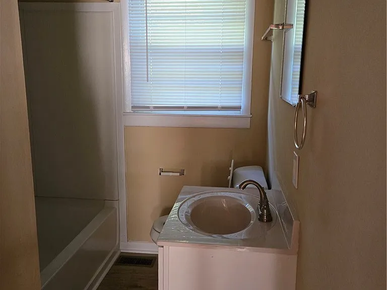 704 Dwain Dr — Photo 14