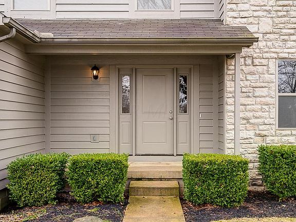 2nd image of 330 Aylesbury Ct