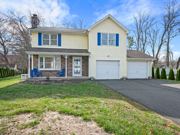 24 Hollis Lane, Plainville, CT 06062