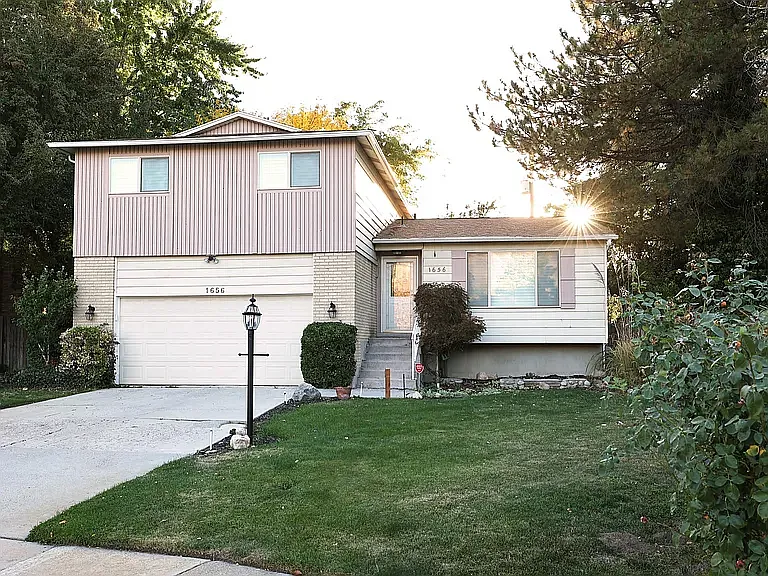1656 E Ensign Cir — Photo 1