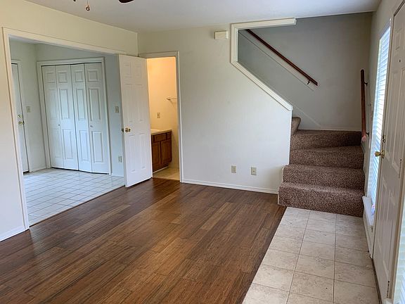 2nd image of 1010 W Will Rogers Ct #C
