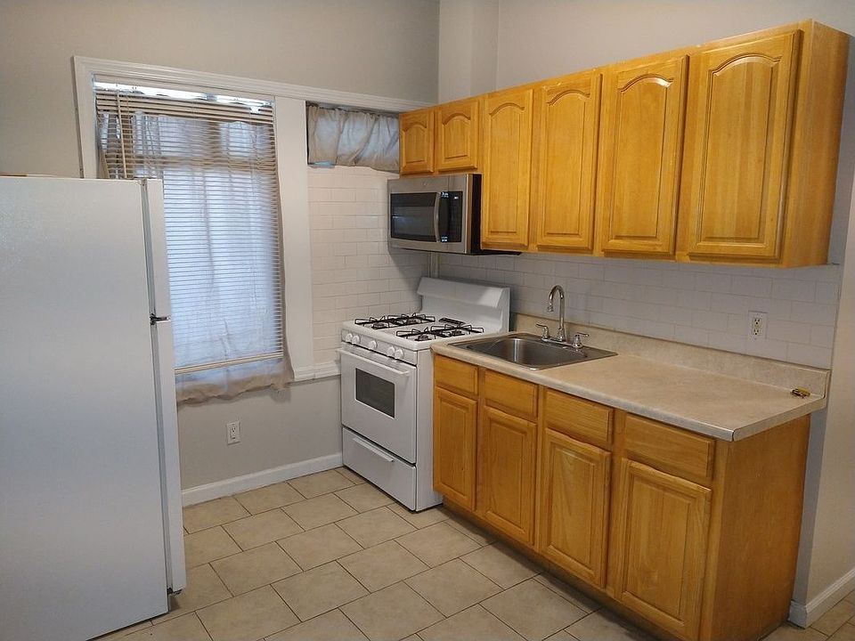 2nd image of 61-21 Roosevelt Ave #1