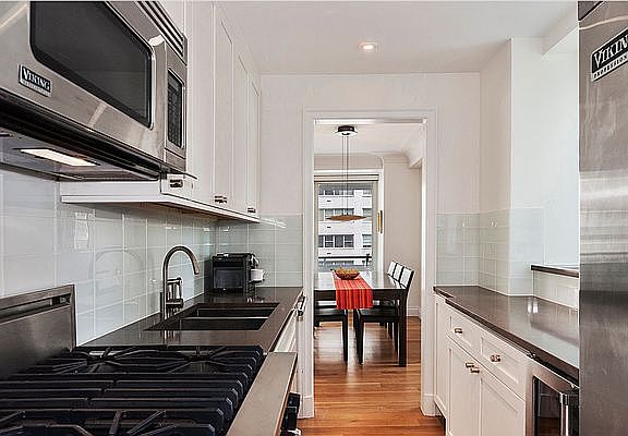 3rd image of 200 E 66th St #807