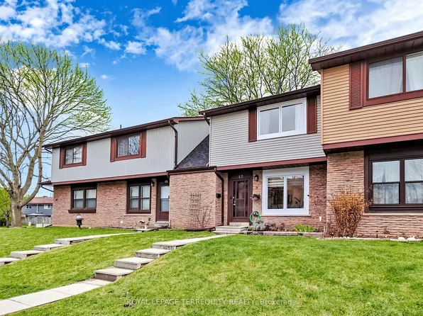 6730 Falconer Dr #49, Mississauga, ON L5N 1L5