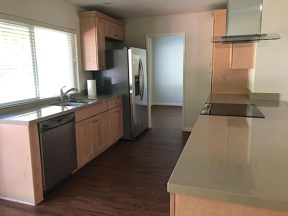 5th image of 3772 Notre Dame Ave