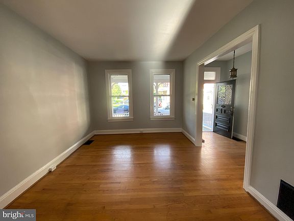 5th image of 616 Potomac Ave