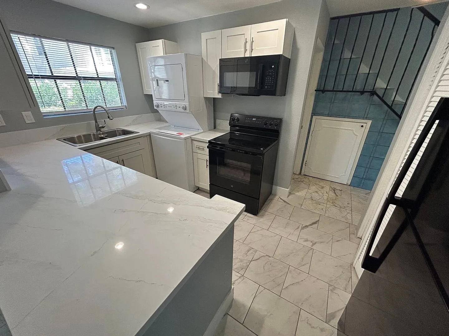 Spacious 2 Bedroom Townhome In Las Vegas Country Club — Photo 4
