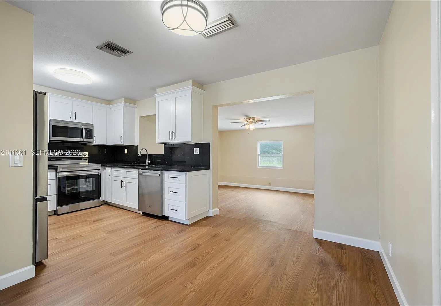 Coral Manor First Add — Photo 2