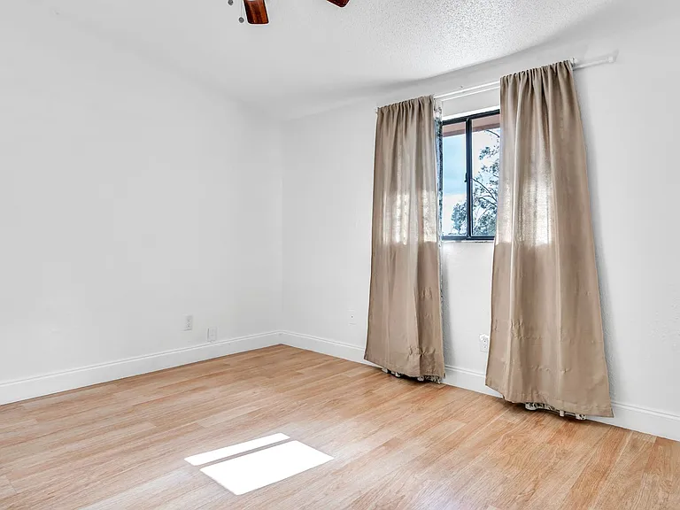 3913 Oak Limb Ct — Photo 12