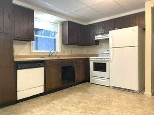 Cressy's Flaggy Meadow Apartments, 229 Flaggy Meadow Rd, Gorham, ME 04038