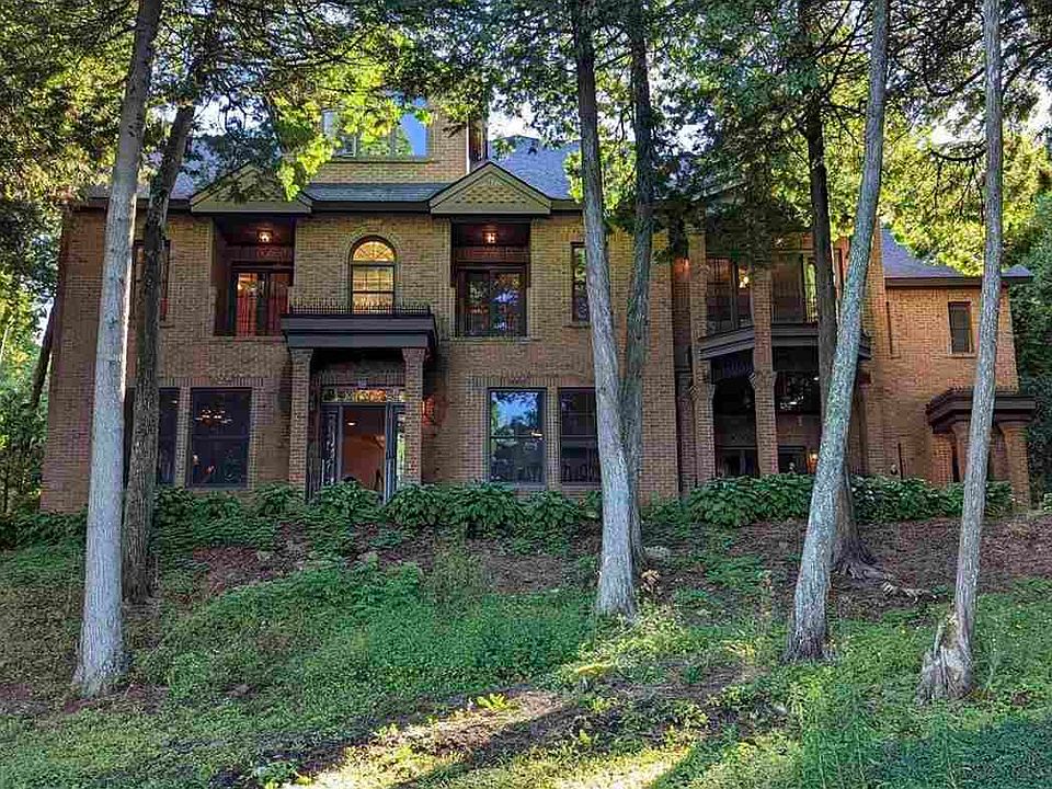1st image of 2796 Lake Shore Dr