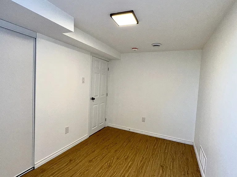 300 Dalehurst Dr #B — Photo 13