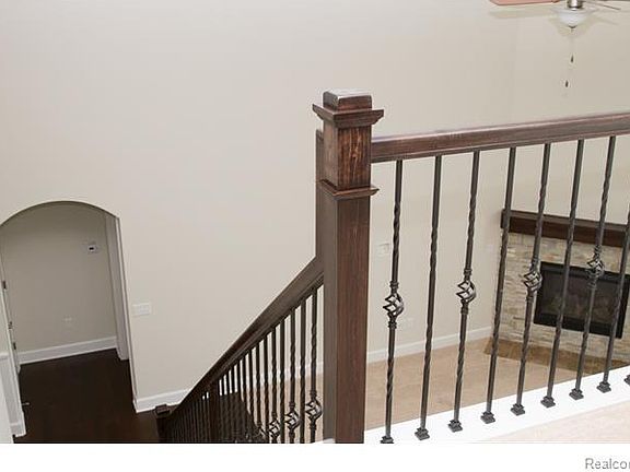3rd image of 130 Rivercrest Ct