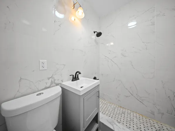 4617 Clarendon Road image 12 of 16