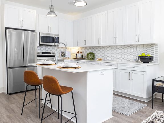 2nd image of 1501 Montgomery St #311