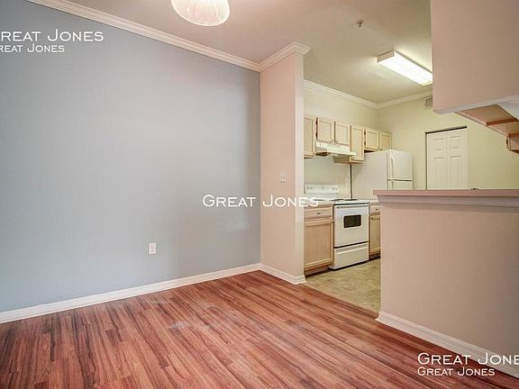4th image of 5612 Pinnacle Heights Cir APT 208