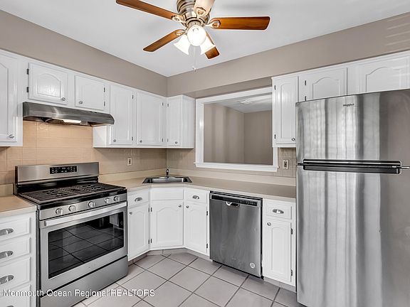 4th image of 131 Wellington Ct #4-1