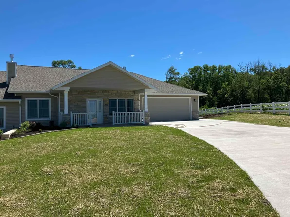 303 Parkview Ave, Shullsburg, WI 53586