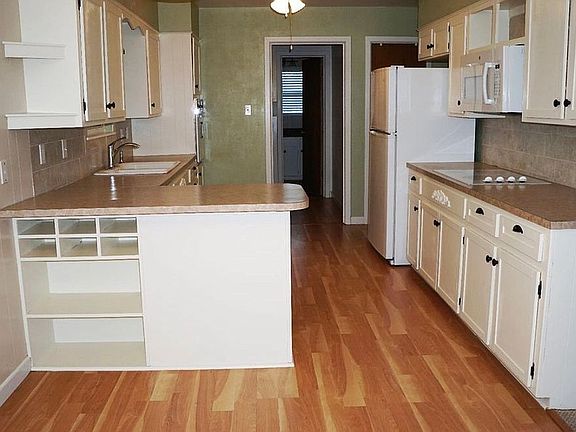 4th image of 1708 Gillham Dr