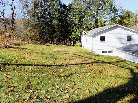 4th image of 260 Cloverleaf Dr