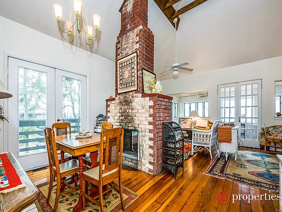 Living Room / Dining Room
