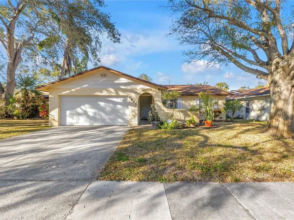 6825 Circlecreek Dr, Pinellas Park, FL 33781