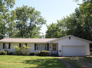 555 W Warmouth St, Salem, IL 62881