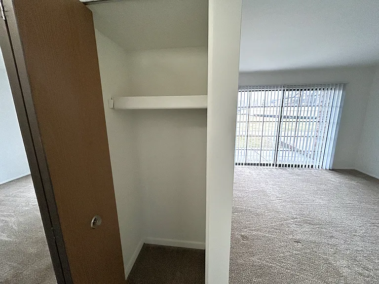 Thornridge Apartments — Photo 38