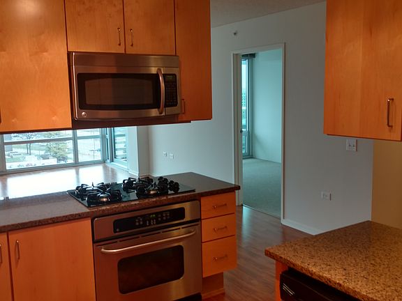 4th image of 9725 Woods Dr Unit 916
