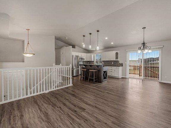 5th image of 611 S Barker Rd