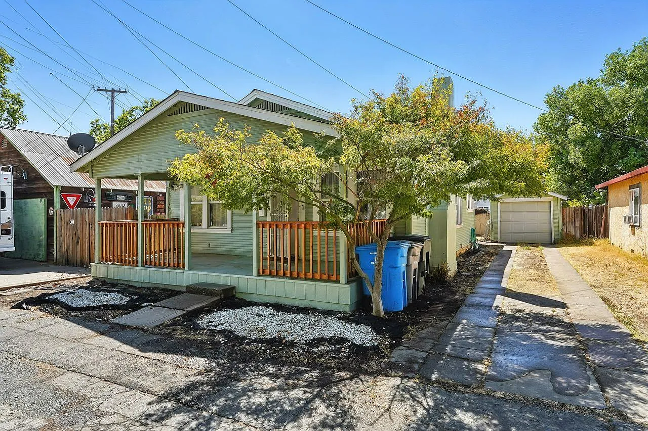 1214 Lemon St photo 1