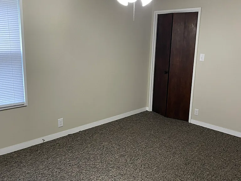 1003 Newton Ct — Photo 3