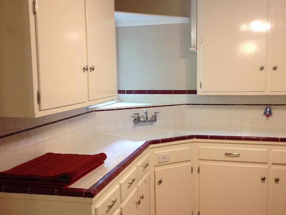 1st image of 303 Blakeley Dr