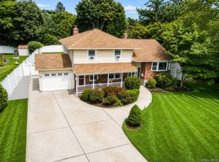 25 Dudley Lane, Kings Park, NY 11754